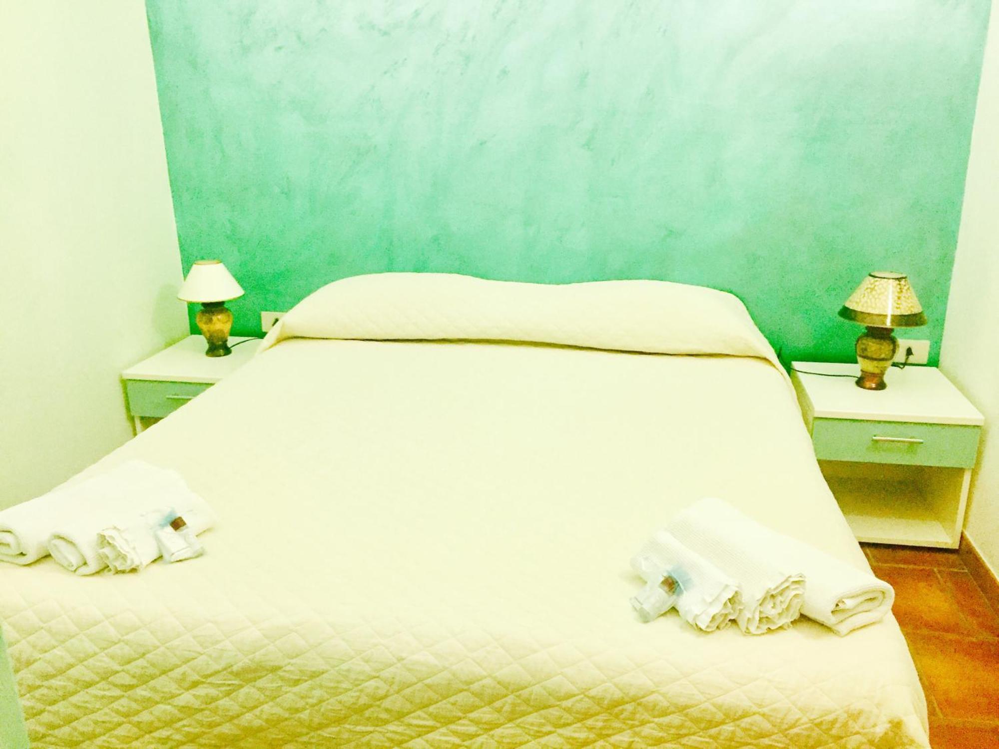 Ambrosia Hostel Alessandria del Carretto Екстер'єр фото