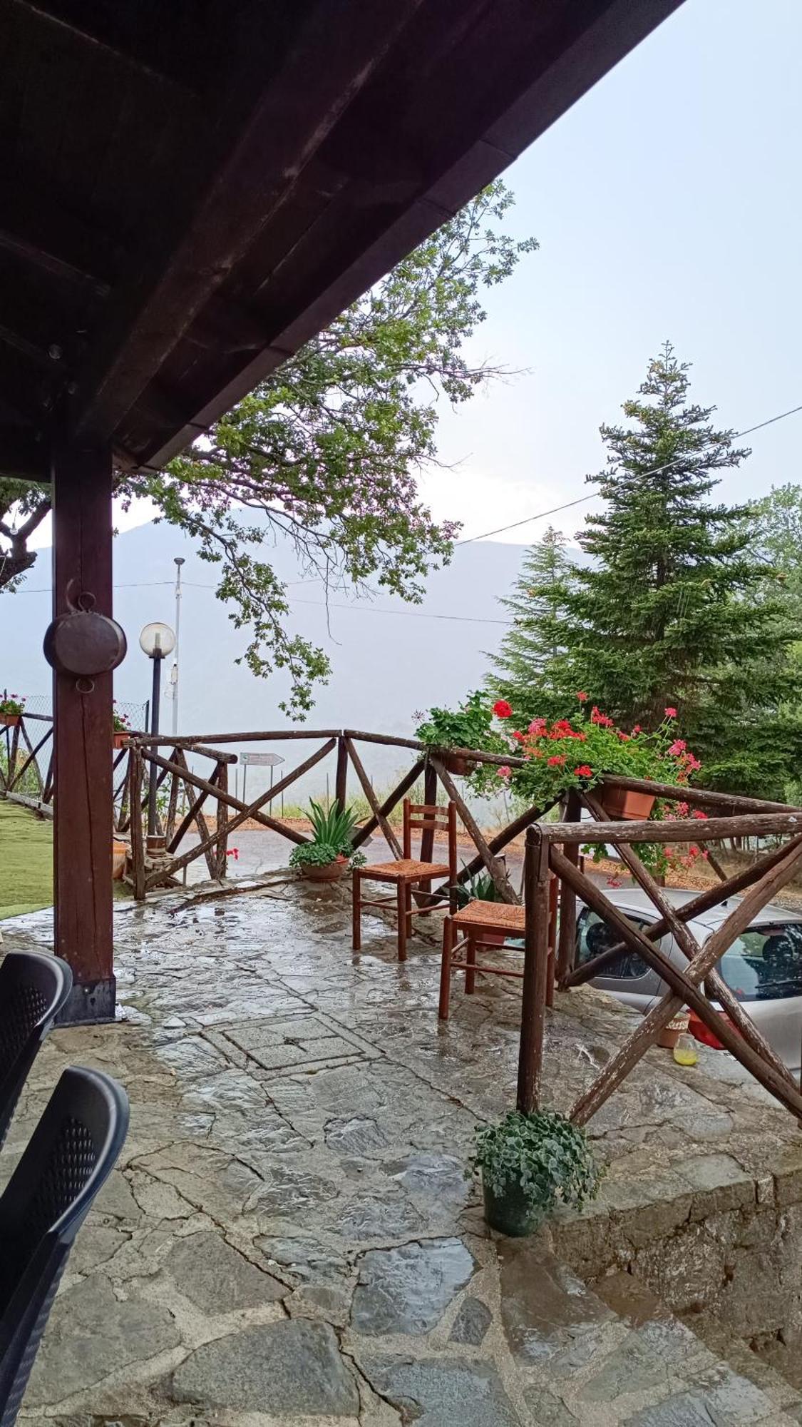 Ambrosia Hostel Alessandria del Carretto Екстер'єр фото